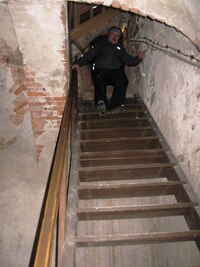 Sestup z věže byl poněkud krkolomný