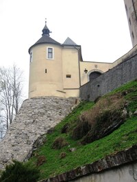 k tomuto mohutnému hradu