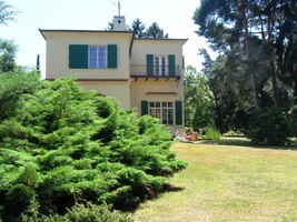 jsme sešli do parku s Benešovou vilou