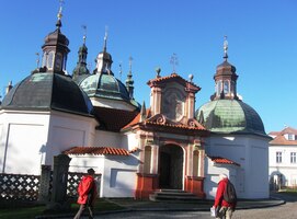 poutnímu klášteru v Klokotech