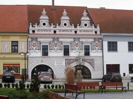 a kvůli nepříznivé víkendové dopravě