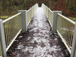 Je tu stín, chlad a občas i sníh