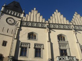 a radnice se ve slunci přímo producíruje