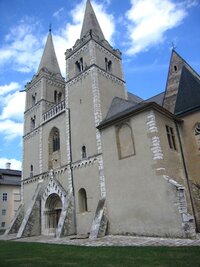 A tady je to z profilu. Luzné až šumné, že ?