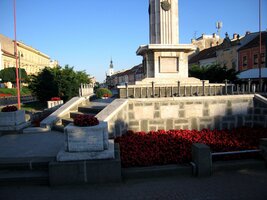 Hned vedle pomník Rudé armádě - naší časté osvoboditelce