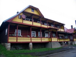 Krčmě Goral to ale už dvě století nevadí