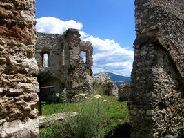 Nejvýše stál horní hrad a románský palác