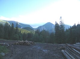 ... ale jen o trochu výše se válí mraky a fouká tam