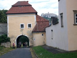 Za Dolní branou je ještě naposledy k vidění panorama Spišského hradu