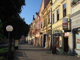 Západ slunce na průčelích domů prešovského korza