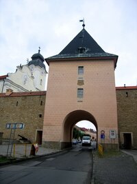 Vstupuje se do něj Košickou branou