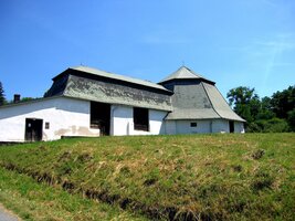 Je to muzeum a skanzen zašlých časů