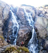 a mohutných vodopádů