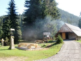 plné rázovitých horalských dřevěnic