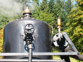 Jde o historickou lesní úvraťovou železnici,