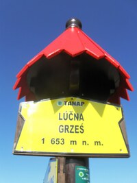 a dále až sem na horu se dvěma názvy