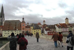 Je to nejstarší most severně od Alp s 26 oblouky