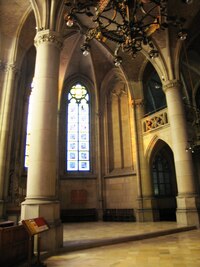 takže vzniká mystické hra světel a stínů