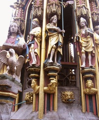 až k centrální Krásné kašně