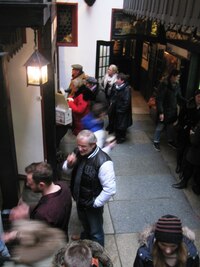 Zde je "samoobslužný" výdej piva na chodbu a ulici