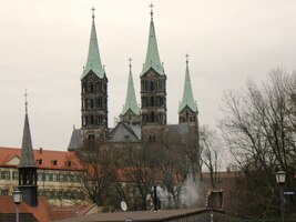 Před námi pýcha franckého města