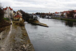 a klene se přes Dunaj na jeho nejsevernějším ohybu