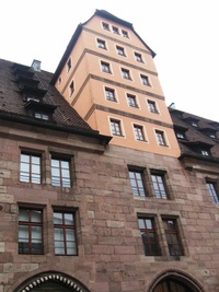 a jiných domů s obytnými věžemi