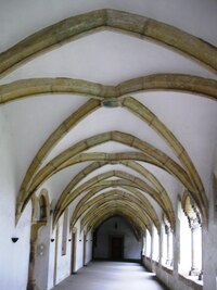 s prosvětlenými ambity