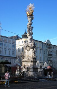 Centrální Trojiční sloup na náměstí Hauptplatz