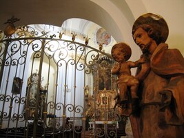 a jeho interiér s Ježíškem a Antoníčkem