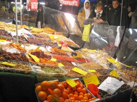 a u tržních stánků vznikne tlačenice