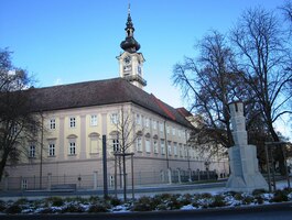 Kolem kapucínského kláštera s kostelem