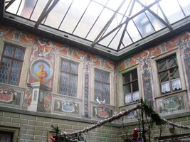 Opodál v této prosklené kapli