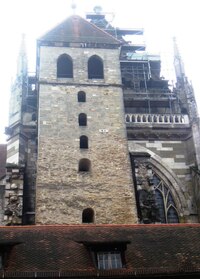 Sloužila při stavbě nové jako transportní přístavba