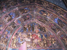 a bohatou výzdobu interiéru