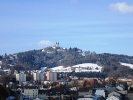8.12.2012 Pohled na vrch Pőstlingberg od zámku v Linci