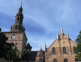 Okruh městem zahajujeme u Dómu