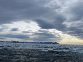 Úžina směrem na západ k volnému oceánu