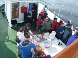 Naštěstí už posádka něco vařila