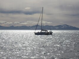 zatřpytila se ve vlnách