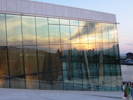 Slunce se pak podívalo do zrcadla a odešlo do hajan