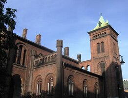 Vedle Dómu je kapucínský klášter s kostelem