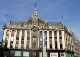 se starými i moderními obchodními domy