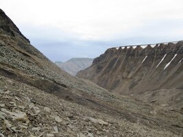 Hora s ledem na temeni vypadá jako dort