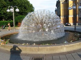 a nedaleko ní tato skvostná fontána