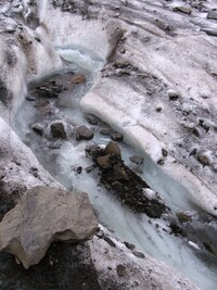 ale modré ledovcové potůčky nás dovedly spolehlivě až dolů