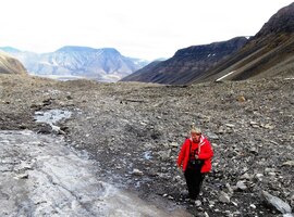 ale hlavně pilně hledá