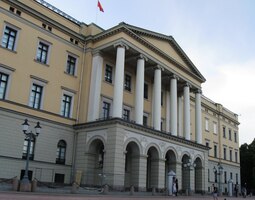 a trochu výše Královský palác Slottet