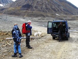 Je další den ráno a my jdeme sbírat fosilie