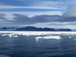 a plavba kolem bělostných ker pokračovala